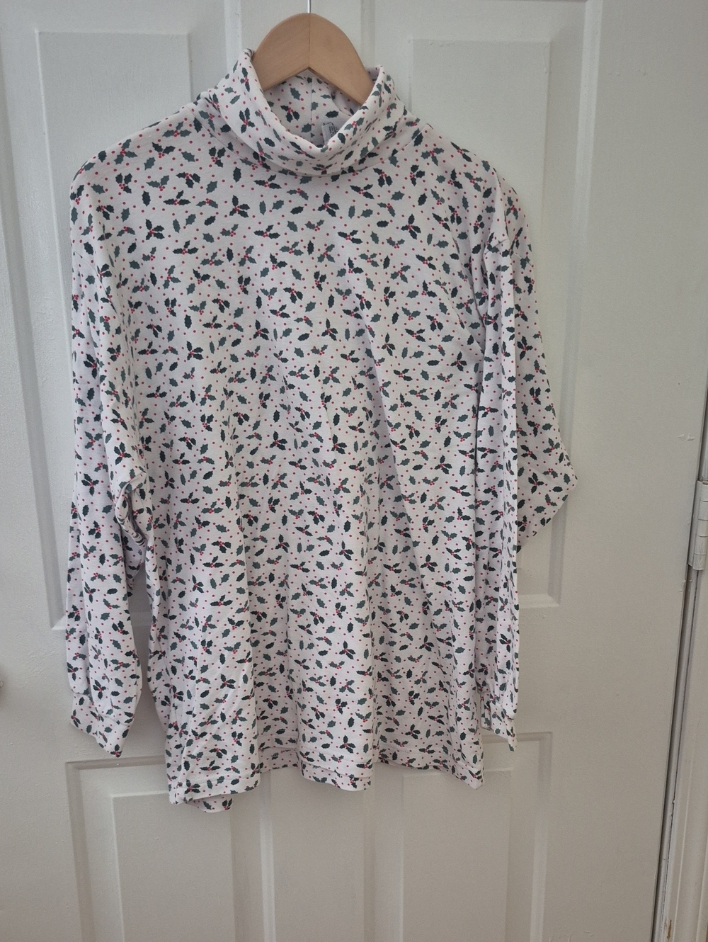 Cabin Creek White Turtleneck with Green and Red Holiday Print Size 2x